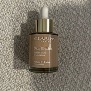 CLARINS skin lllusion. Color porcelain 102.5 full size bottle
